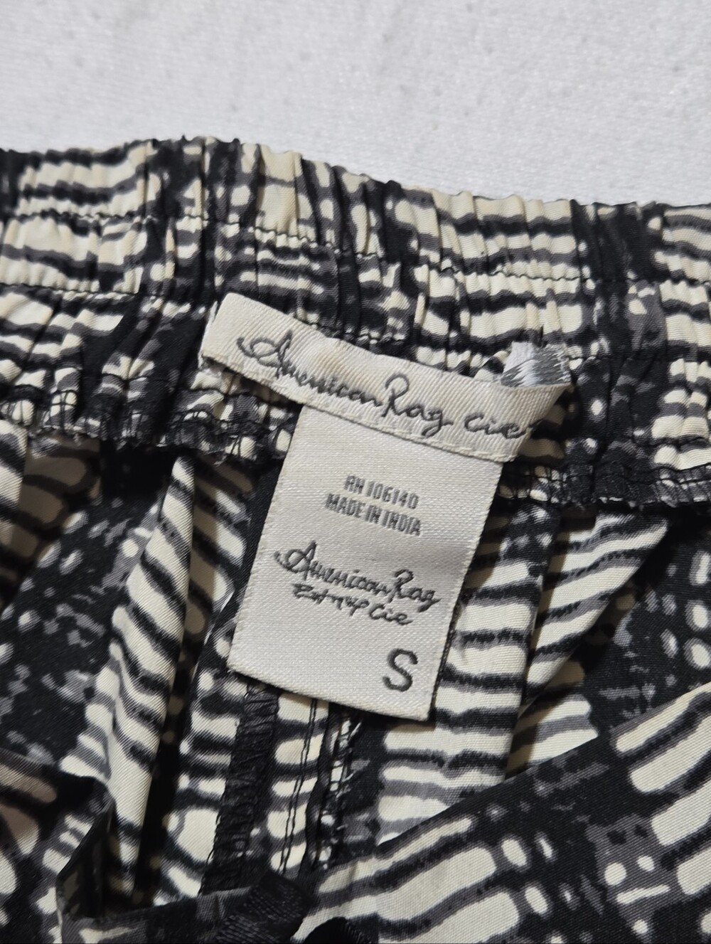American Rag Black & Cream Patterned Capris - Picture 2 of 5